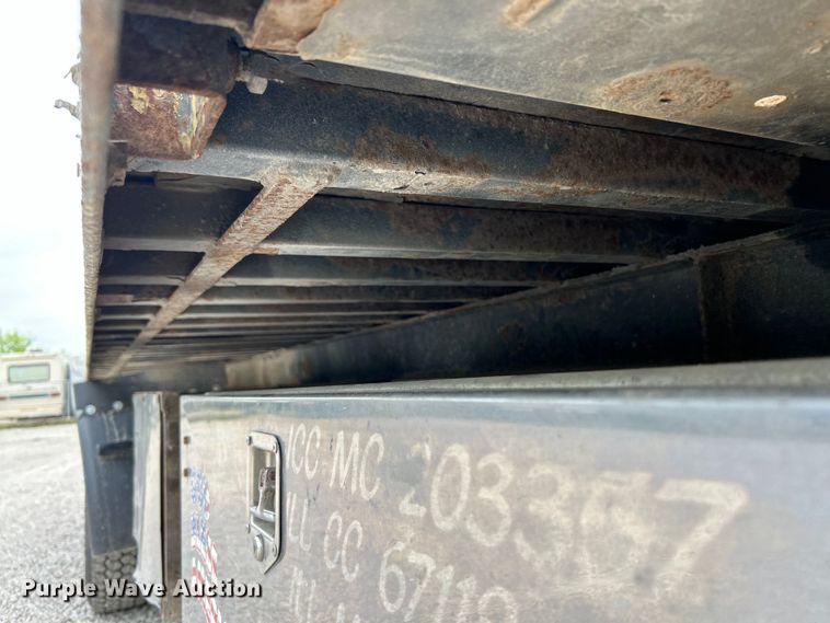 image for item EK4573 2001 Freightliner FL60 rollback truck