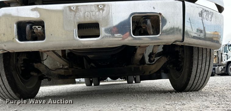 image for item EK4573 2001 Freightliner FL60 rollback truck