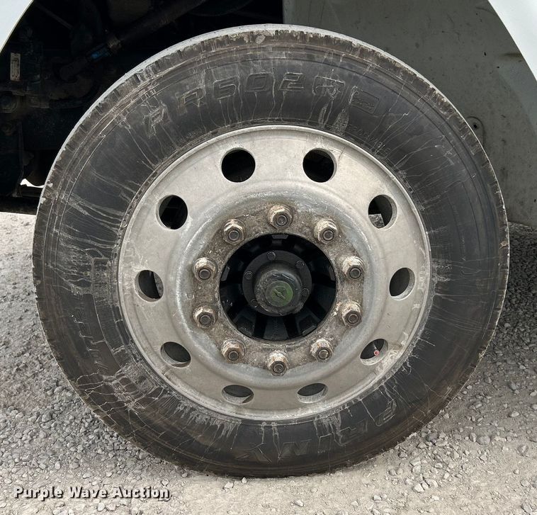 image for item EK4573 2001 Freightliner FL60 rollback truck