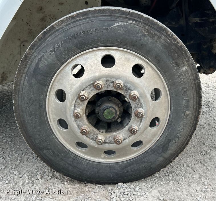 image for item EK4573 2001 Freightliner FL60 rollback truck