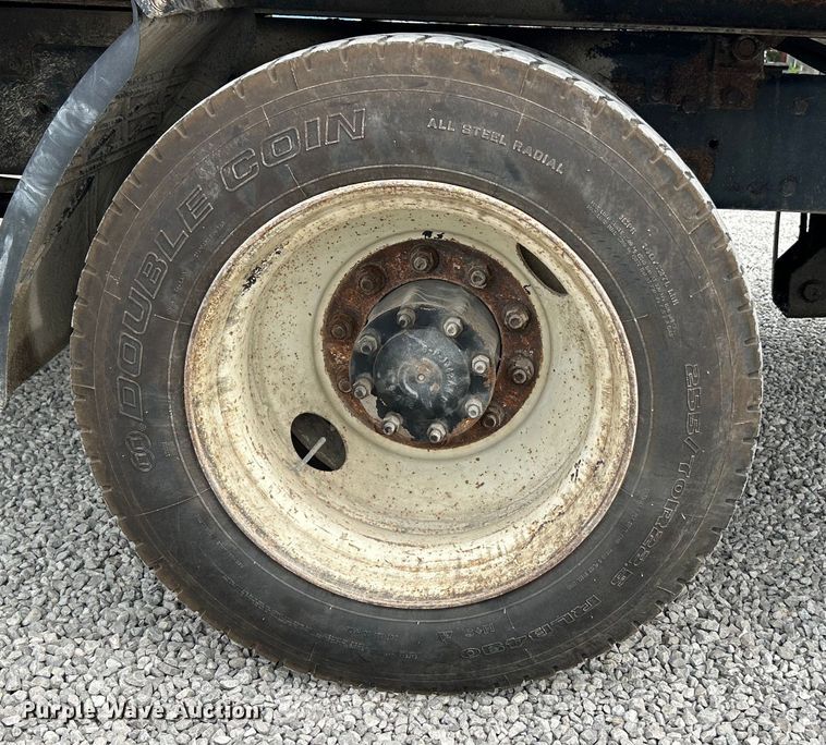 image for item EK4573 2001 Freightliner FL60 rollback truck