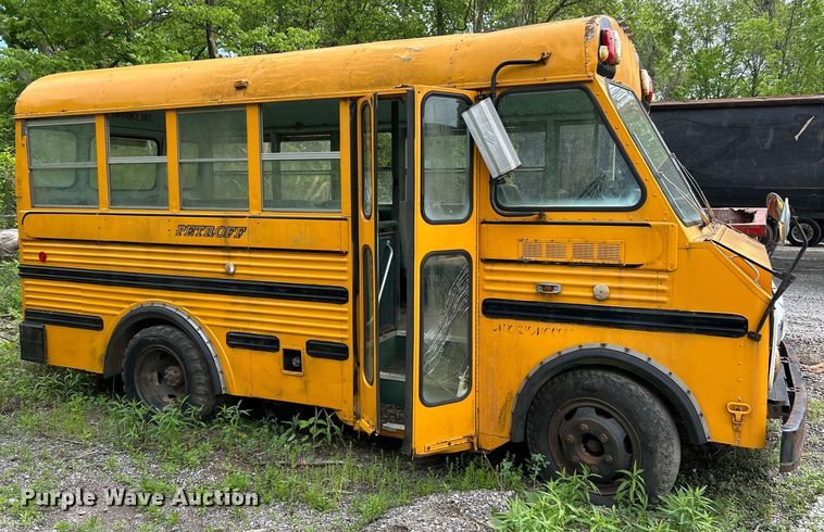 image for item EK4574 1975 Ford school bus