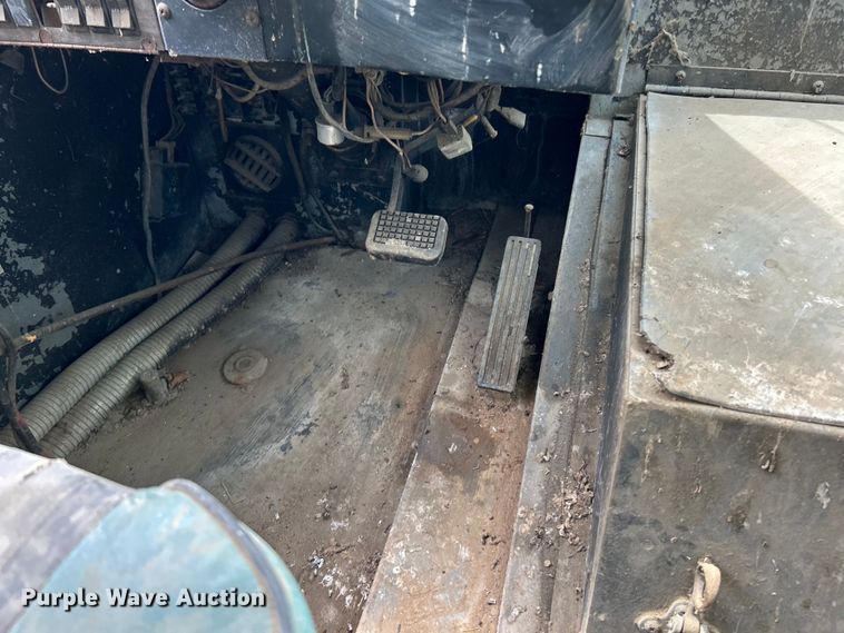 image for item EK4574 1975 Ford school bus