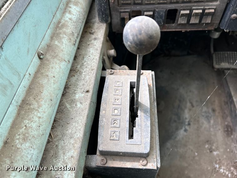 image for item EK4574 1975 Ford school bus