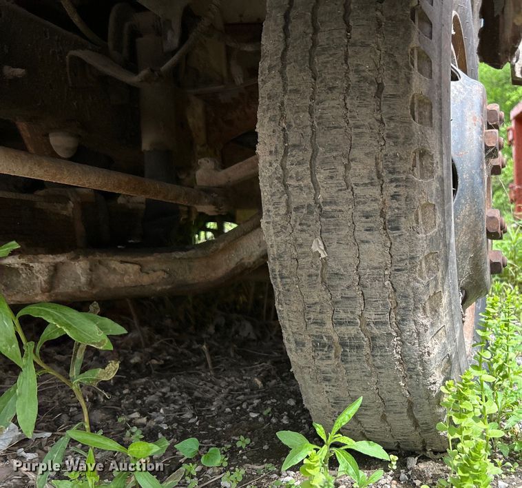image for item EK4574 1975 Ford school bus