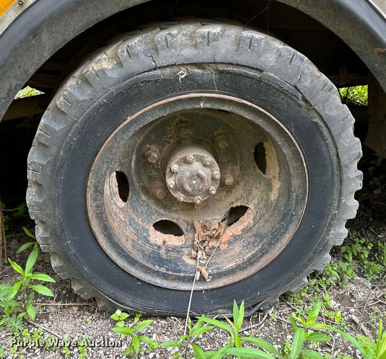 image for item EK4574 1975 Ford school bus