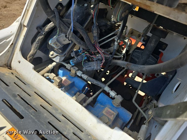 image for item EK5855 2009 Bobcat MT52 compact utility loader