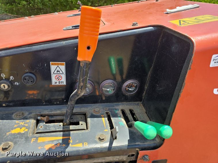 image for item EK5863 2009 Ditch Witch 410SX trencher