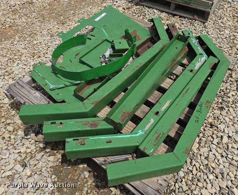 image for item EK5932 Maurer grain tank extension brackets and shields