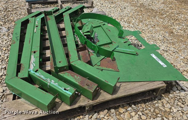 image for item EK5932 Maurer grain tank extension brackets and shields