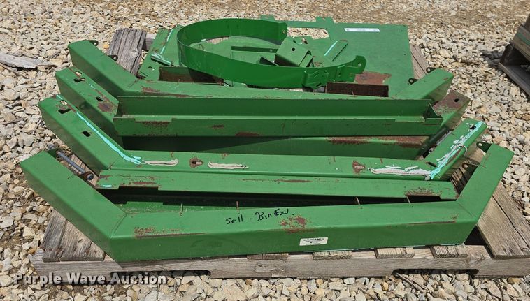 image for item EK5932 Maurer grain tank extension brackets and shields