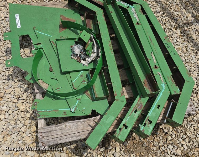 image for item EK5932 Maurer grain tank extension brackets and shields