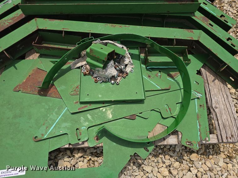 image for item EK5932 Maurer grain tank extension brackets and shields