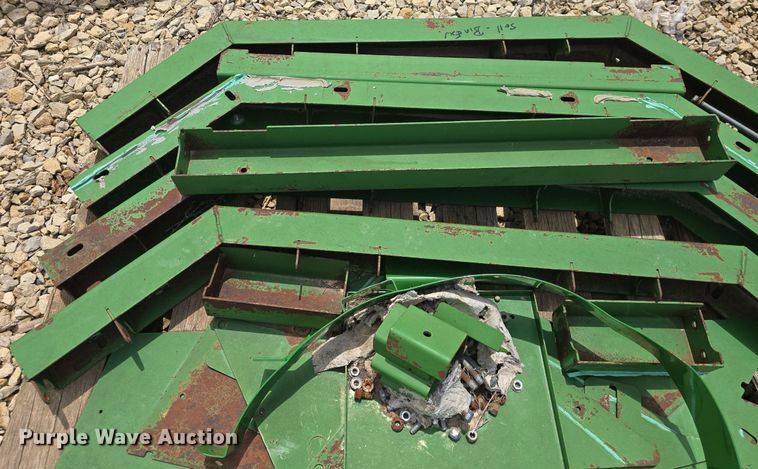 image for item EK5932 Maurer grain tank extension brackets and shields