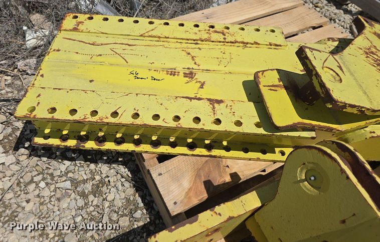 image for item EK5943 Dozer bucket bracket 