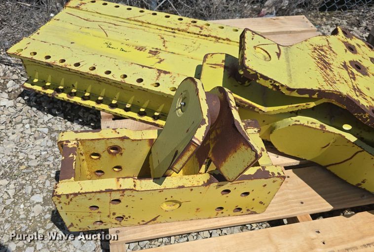 image for item EK5943 Dozer bucket bracket 