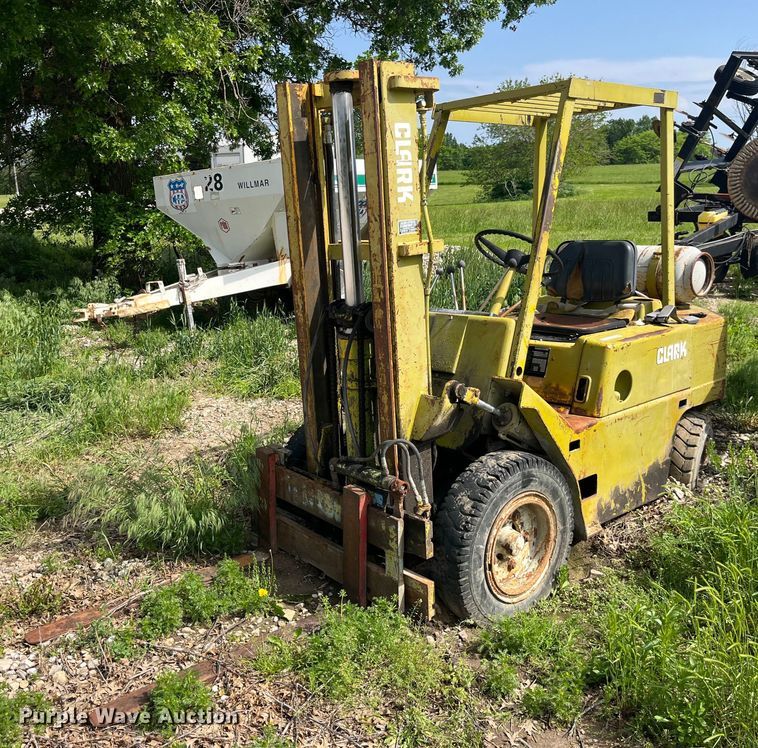 image for item EK8507 Clark C500Y-55 forklift