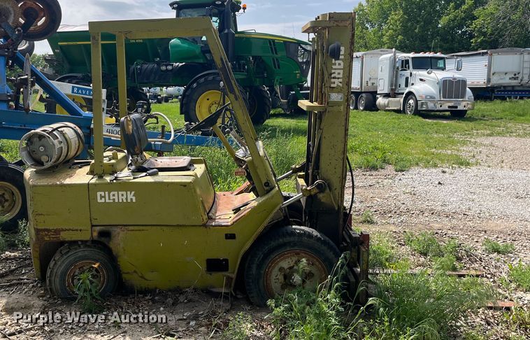 image for item EK8507 Clark C500Y-55 forklift