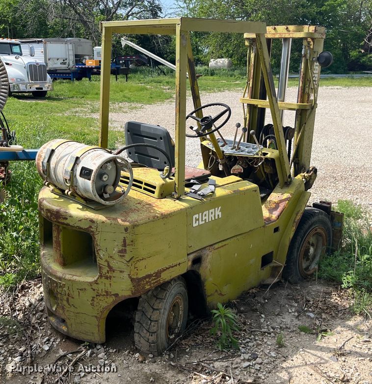 image for item EK8507 Clark C500Y-55 forklift