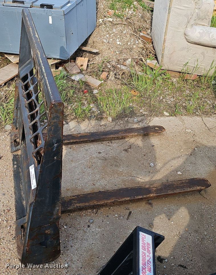 image for item IO9922 Bobcat 42