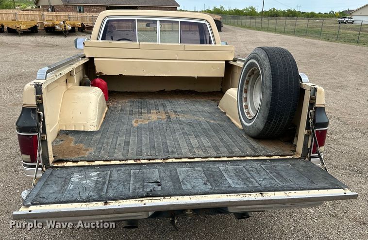 image for item JT9050 1984 GMC Sierra C1500 pickup truck