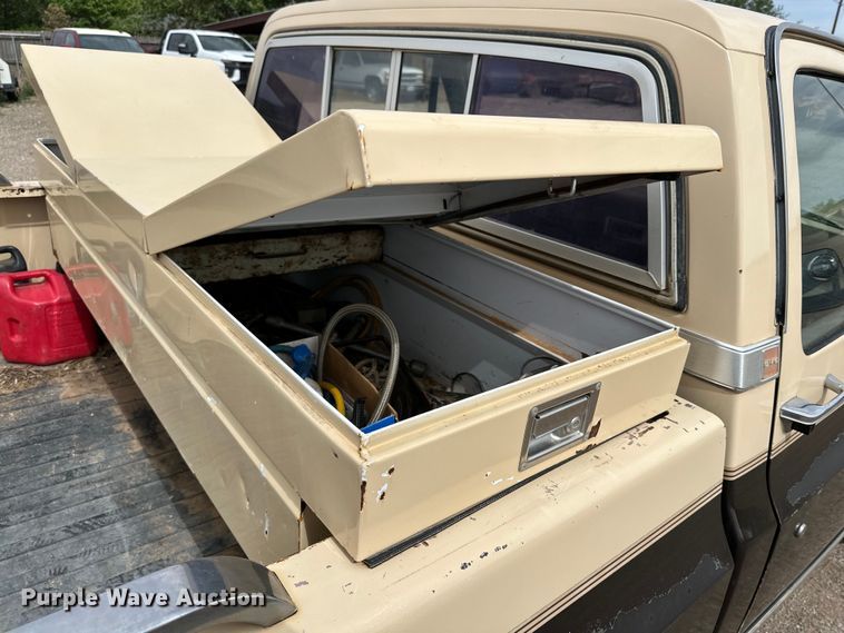 image for item JT9050 1984 GMC Sierra C1500 pickup truck