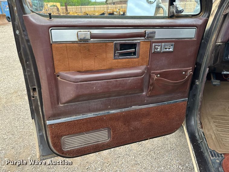 image for item JT9050 1984 GMC Sierra C1500 pickup truck