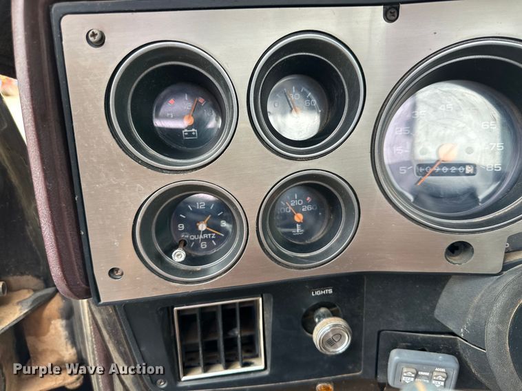 image for item JT9050 1984 GMC Sierra C1500 pickup truck