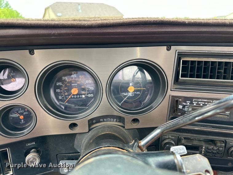 image for item JT9050 1984 GMC Sierra C1500 pickup truck