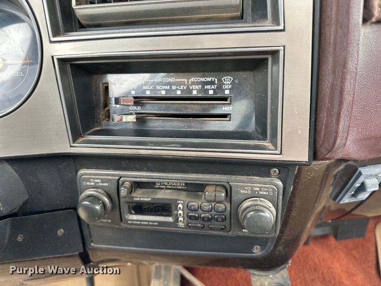 image for item JT9050 1984 GMC Sierra C1500 pickup truck