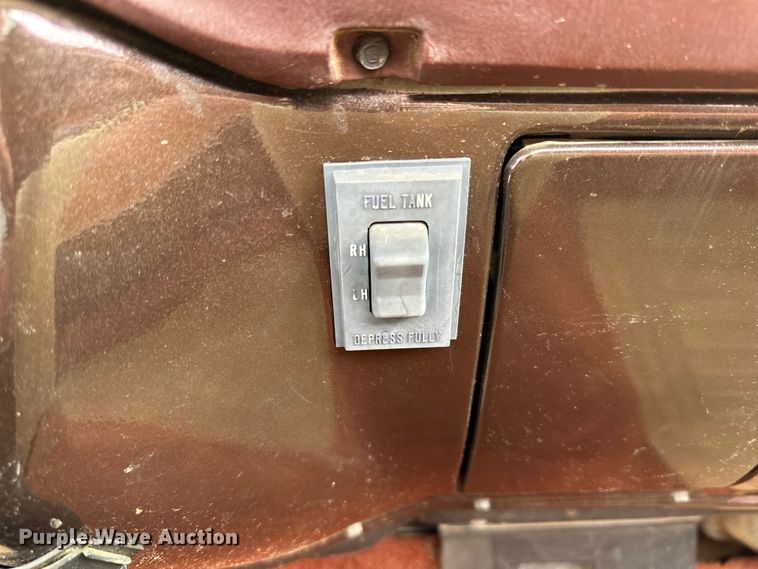 image for item JT9050 1984 GMC Sierra C1500 pickup truck