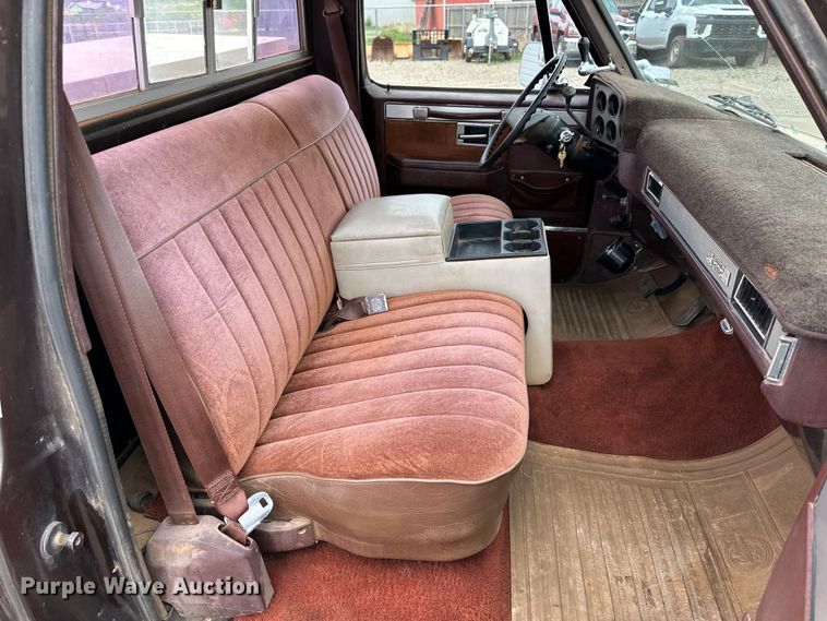 image for item JT9050 1984 GMC Sierra C1500 pickup truck