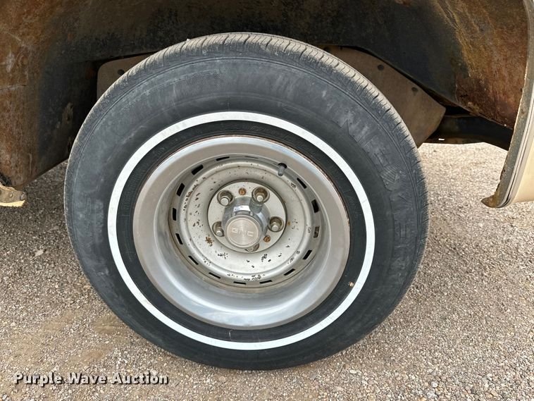 image for item JT9050 1984 GMC Sierra C1500 pickup truck