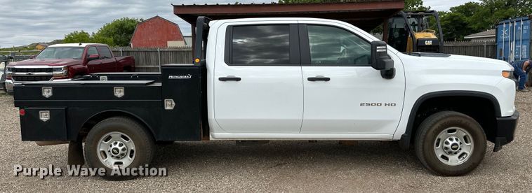 image for item JT9051 2020 Chevrolet Silverado 2500HD Crew Cab flatbed pickup truck