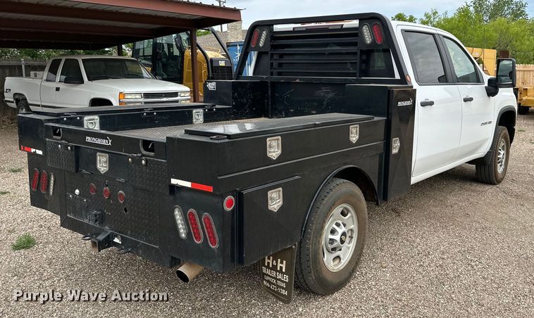 image for item JT9051 2020 Chevrolet Silverado 2500HD Crew Cab flatbed pickup truck