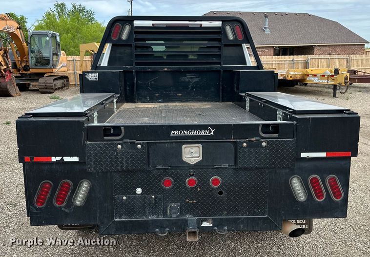 image for item JT9051 2020 Chevrolet Silverado 2500HD Crew Cab flatbed pickup truck