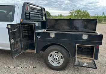 image for item JT9051 2020 Chevrolet Silverado 2500HD Crew Cab flatbed pickup truck