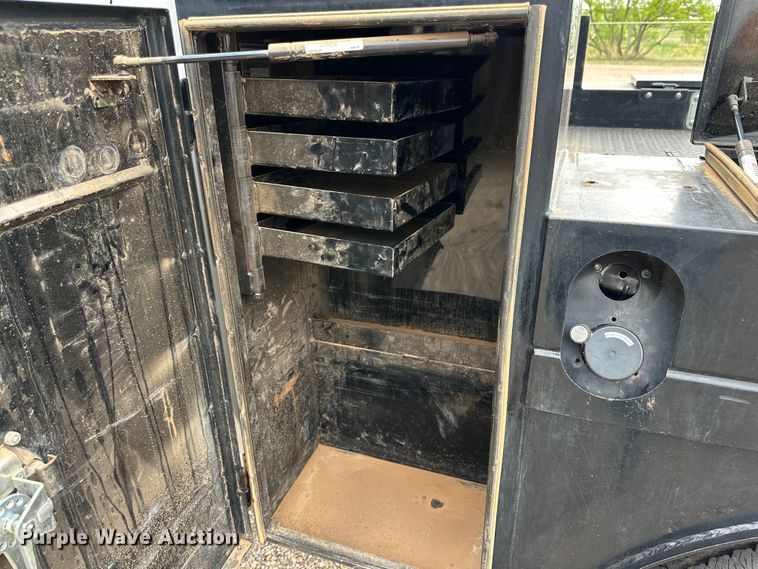 image for item JT9051 2020 Chevrolet Silverado 2500HD Crew Cab flatbed pickup truck