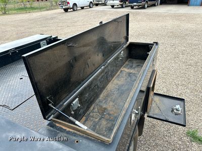 image for item JT9051 2020 Chevrolet Silverado 2500HD Crew Cab flatbed pickup truck