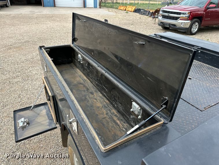 image for item JT9051 2020 Chevrolet Silverado 2500HD Crew Cab flatbed pickup truck