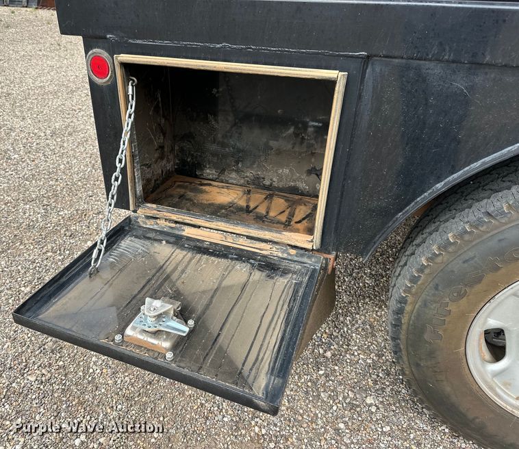 image for item JT9051 2020 Chevrolet Silverado 2500HD Crew Cab flatbed pickup truck