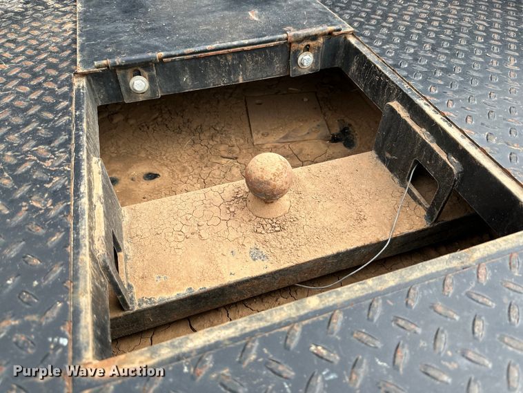 image for item JT9051 2020 Chevrolet Silverado 2500HD Crew Cab flatbed pickup truck