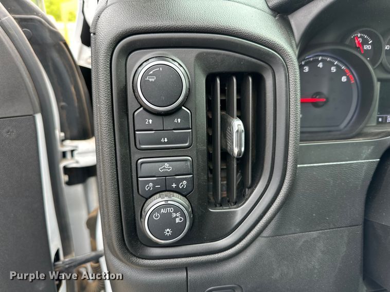 image for item JT9051 2020 Chevrolet Silverado 2500HD Crew Cab flatbed pickup truck