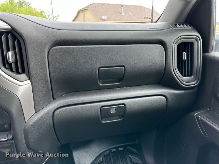 image for item JT9051 2020 Chevrolet Silverado 2500HD Crew Cab flatbed pickup truck