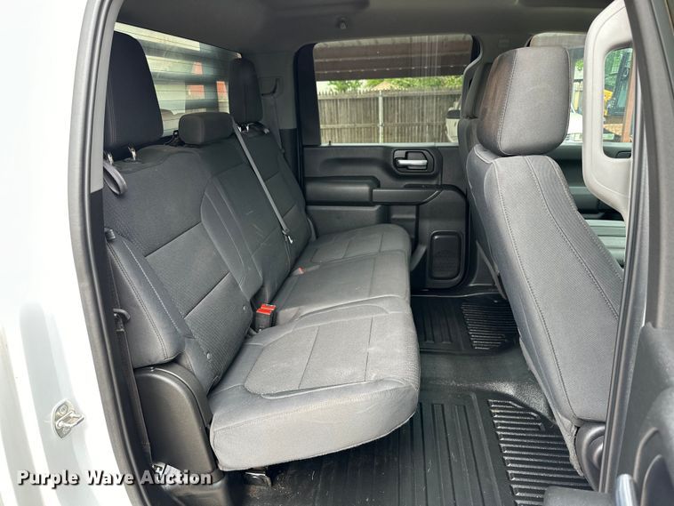 image for item JT9051 2020 Chevrolet Silverado 2500HD Crew Cab flatbed pickup truck