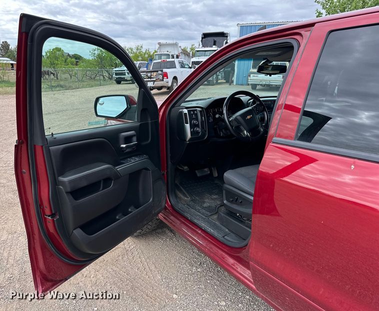 image for item JT9052 2018 Chevrolet Silverado 1500 Crew Cab pickup truck