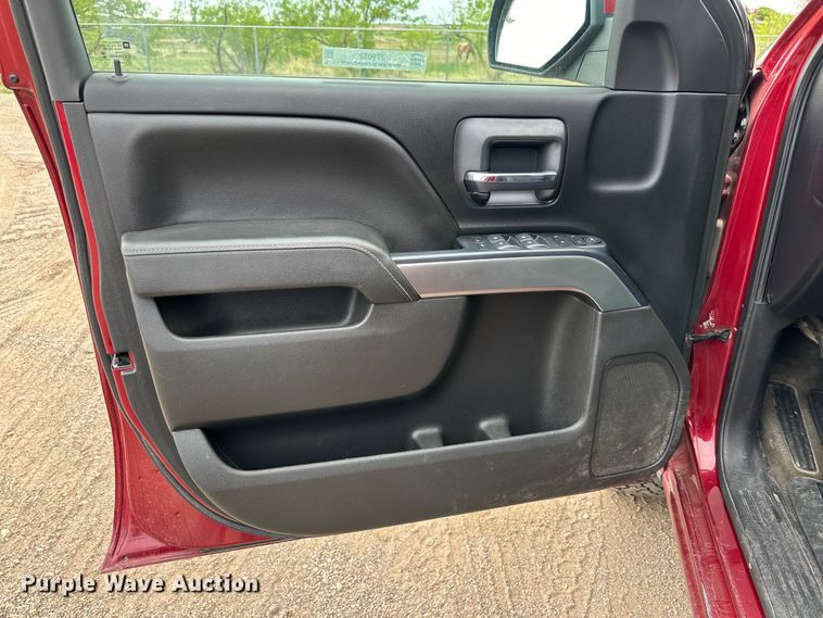 image for item JT9052 2018 Chevrolet Silverado 1500 Crew Cab pickup truck