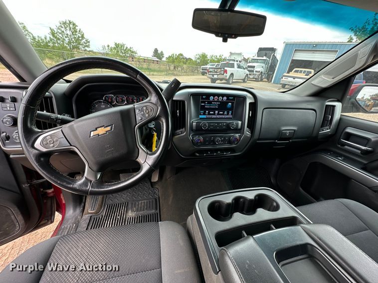 image for item JT9052 2018 Chevrolet Silverado 1500 Crew Cab pickup truck