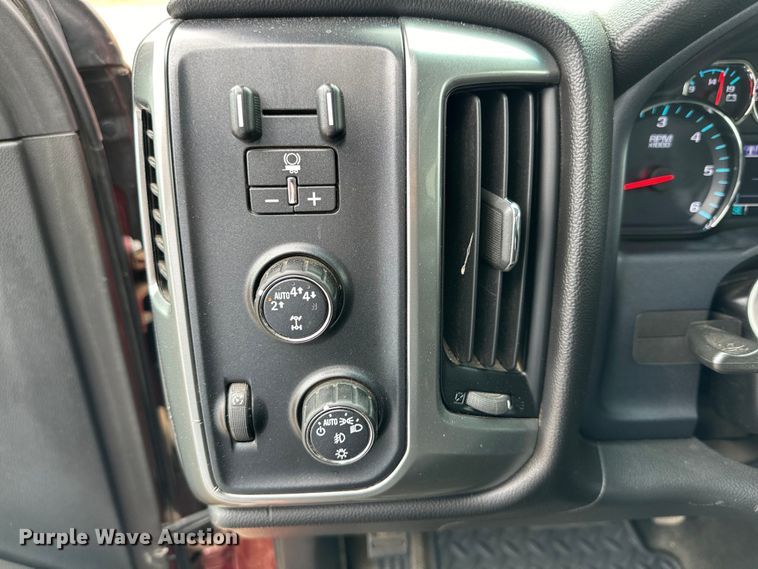 image for item JT9052 2018 Chevrolet Silverado 1500 Crew Cab pickup truck