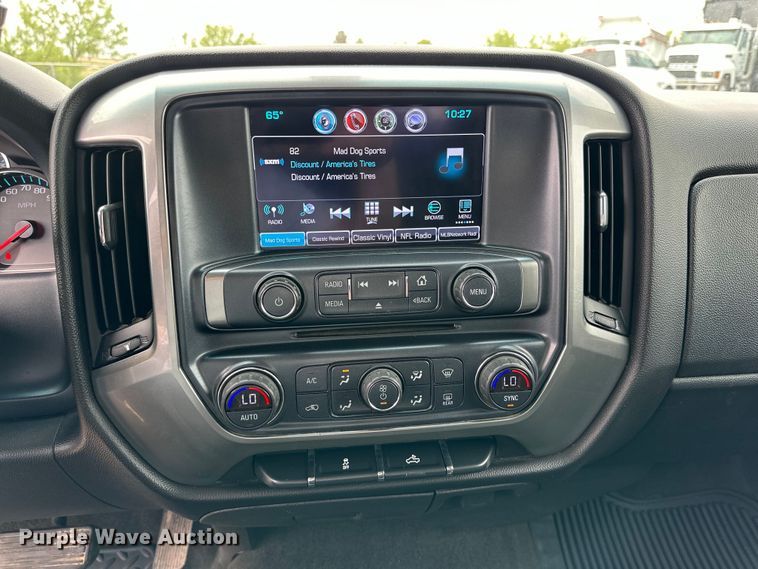 image for item JT9052 2018 Chevrolet Silverado 1500 Crew Cab pickup truck